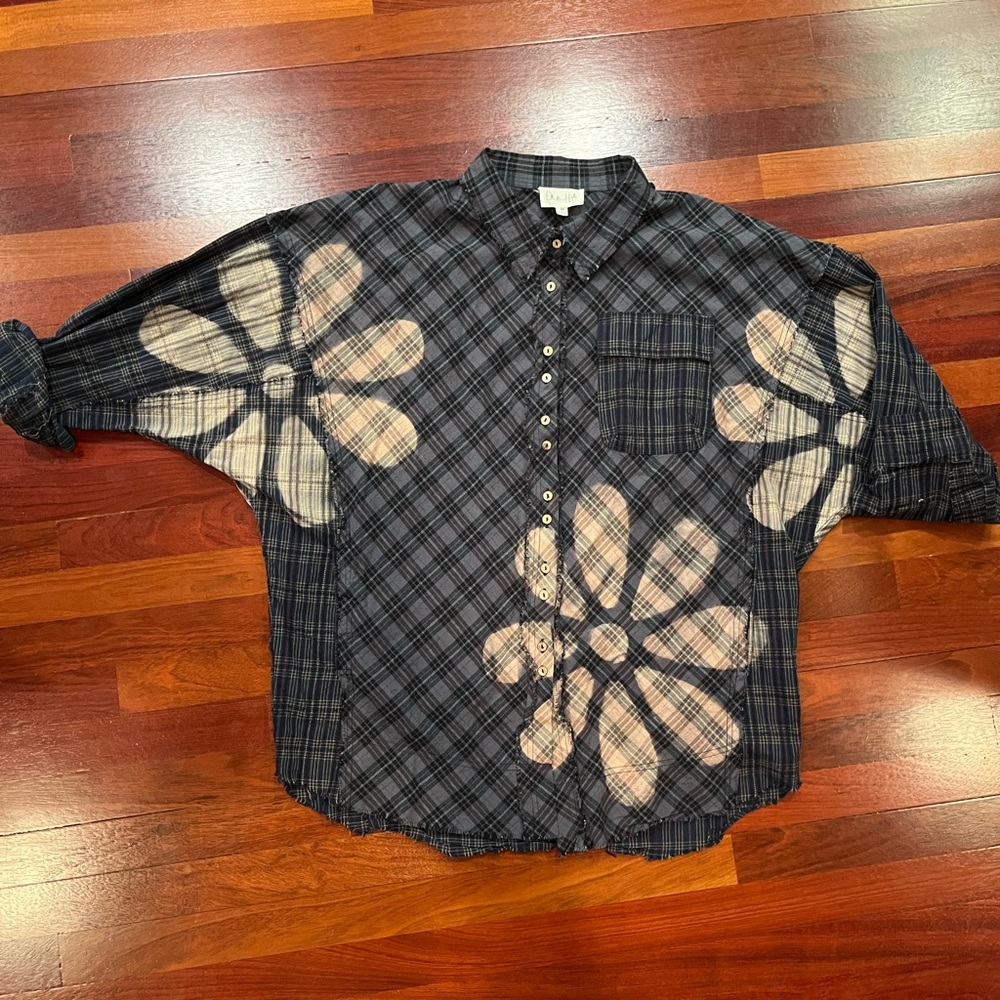 Oli & Hali Navy Plaid Button-Up with Bleached Daisy Motif